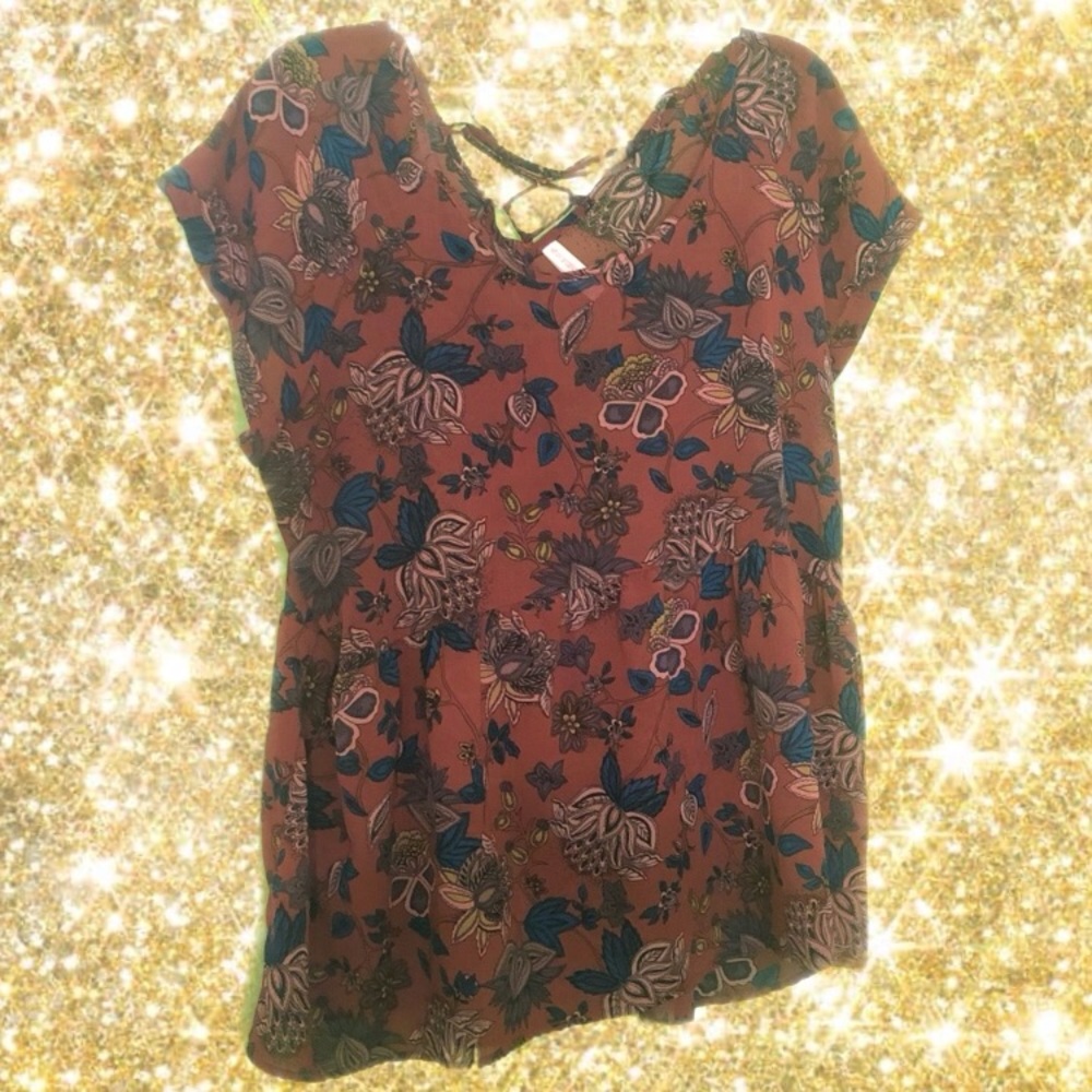 Floral Lattice-Back Blouse 🌻🏵🍁